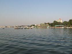 Hồ Tây một trong những danh thắng nổi tiếng của thủ đô Hà Nội